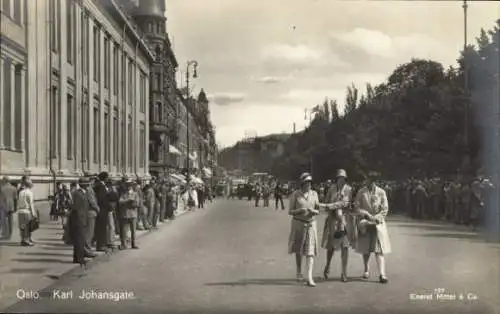 Ak Oslo Norwegen, Strasse, Menschen,  Gebäude, Alltagsleben, Karl Johansgate