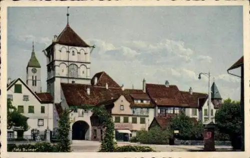 Ak Wangen im Allgäu, Markante Türme,  Gebäude, blauer Himmel, grüne Bäume