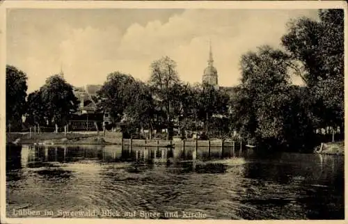 Ak Lübben im Spreewald, Blick auf die Spree, Kirche im Hintergrund, idyllische Landschaft,  Archi