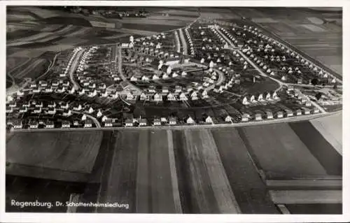 Ak Regensburg an der Donau Oberpfalz, zeigt ein Luftbild der Dr.-Schottenheimsiedlung in Regen...