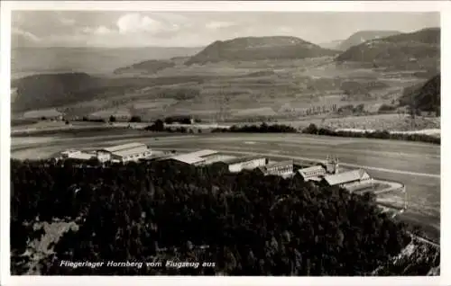 Ak Hornberg im Schwarzwald, Luftaufnahme, Fliegerlager  Berglandschaft, -Fotografie