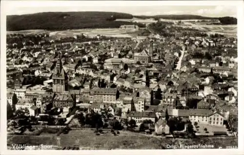 Ak Völklingen im Saarland, Luftaufnahme von  Saar, viele Häuser und Straßen