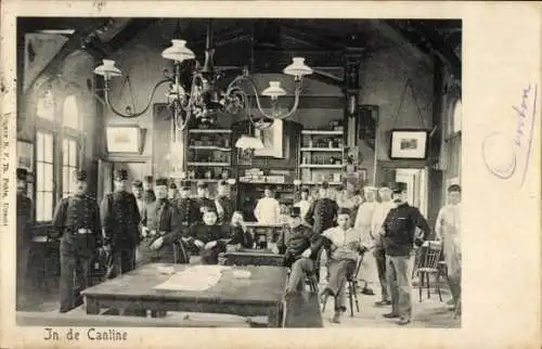 Ak Niederländische Soldaten in Uniformen, Kantine