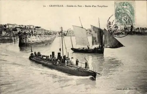 Ak Granville Manche, Ein Torpedoboot verlässt den Hafen von Granville. Im Hintergrund ist ein ...