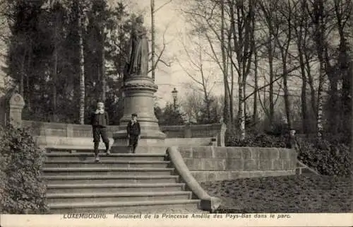 Ak Luxemburg, Monument de la Princesse Amelie des Pays Bas dans le parc