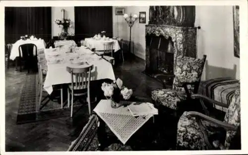 Ak Dordrecht Südholland Niederlande, Esszimmer mit gedecktem Tisch, gemütliche Stühle, dekorat...