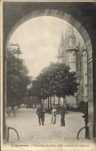 Ak Vincennes Val de Marne, Innenansicht des Forts, zentrale Allee des Schlosses, historische A...