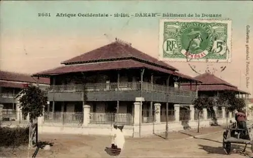 Ak Dakar Senegal, Bâtiment de la Douane, Postkarte aus Afrika Occidental, Samtige Farben