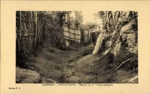 Ak Porto Novo Dahomey Benin, Alte Straße des Eingeborenendorfes