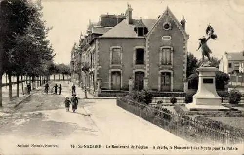 CPA Saint-Nazaire Loire Atlantique, Le Boulevard de l'Océan A droite, le Monument des Morts