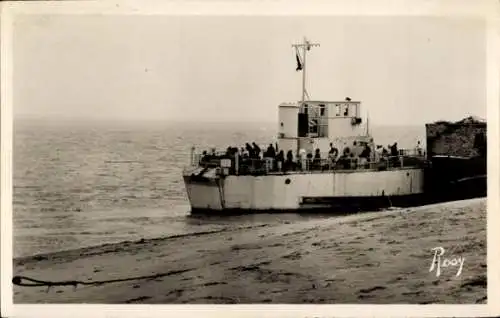 Ak Saint Brévin les Pins Loire Atlantique, A Mindin. Le bateau de Saint-Nazaire