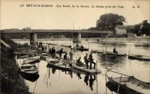 Ak Bry sur Marne Val de Marne, Les Bords de la Marne, Peche pres du Pont