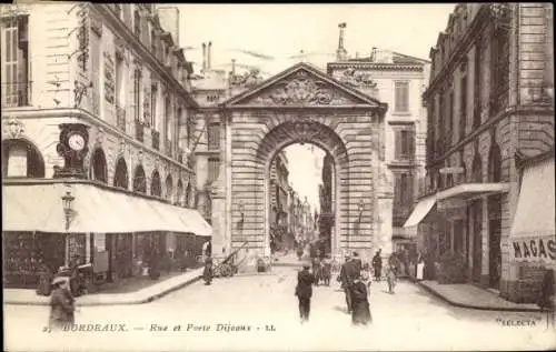 Ak Bordeaux Gironde, Bogen, Straße, Gebäude, Menschen, Uhren, Geschäfte