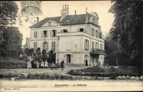 Ak Pierrefitte Seine Saint Denis, Historisches Schloss, große Fenster, Garten, mehrere Personen, 