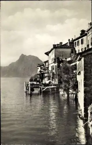 Ak Lugano Kanton Tessin Schweiz, Schöne Seepromenade mit typisch italienischen Häusern, Berge im 