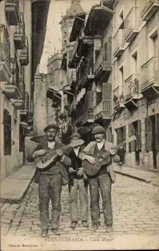 Ak Hondarribia Fuenterrabia Baskenland, Calle Mayor, Basken mit Instrumenten