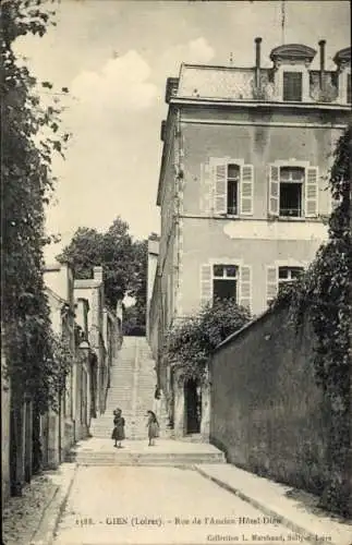 Ak Gien Loiret, Rue de l'Ancien Hôtel-Dien, Stadtansicht, Treppen, Häuser