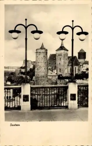 Ak Bautzen in der Oberlausitz, Schloss, Türme, Straßenlaternen, Architektur