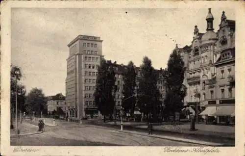 Ak Dresden Altstadt, Hochhaus, Albertplatz,  Architektur, Bäume, Straßenszene