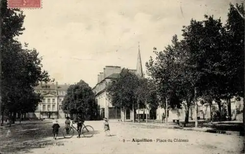 Ak Aiguillon Lot et Garonne, Platz du Château, Bäume, Menschen, Fahrrad