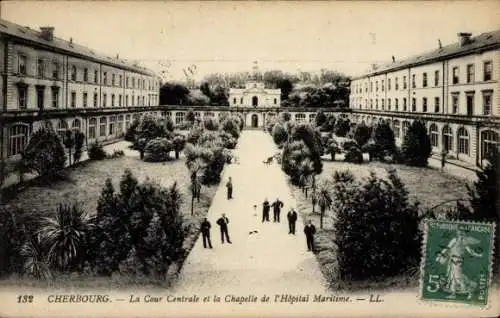 Ak Cherbourg en Cotentin Manche, Hôpital Maritime, Cour Centrale, Kapelle, Pflanzen, Menschen
