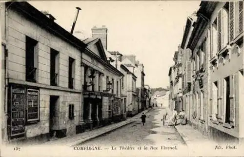Ak Compiègne Oise, Vorderansicht einer Straße, Theater, Häuser, Stadtszene