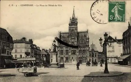 Ak Compiègne Oise, La Place de l'Hotel de Ville