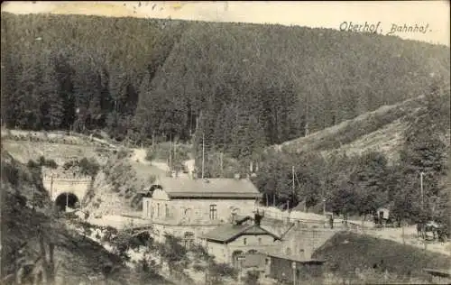 Ak Oberhof im Thüringer Wald, Bahnhof, Vorplatz, Wälder, Züge, Bahnhof Gebäude
