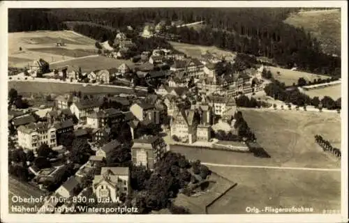 Ak Oberhof im Thüringer Wald, Aussicht auf  Höhenluftkurort, Wintersportplatz, Fliegeraufnahme
