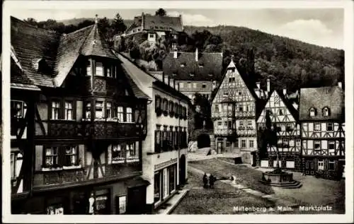 Ak Miltenberg am Main Unterfranken, Marktplatz,  Fachwerkhäuser, ruhige Szenerie, Schwarz-Weiß-Fo