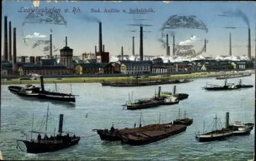 Ak Ludwigshafen am Rhein, Ludwigshafen a. Rh., Bad. Anilin- und Sodafabrik, Schiffe im Wasser, In