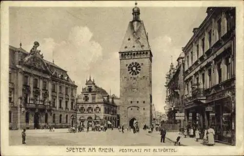 Ak Speyer am Rhein, Postplatz mit Altpörtel, s Gebäude, Menschen auf der Straße