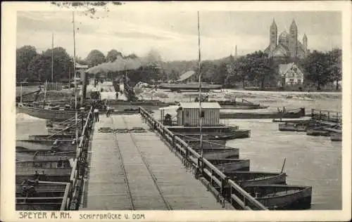 Ak Speyer am Rhein, Schiffbrücke, Dom, Boote,  Ansicht, Schwarz-Weiß-Foto
