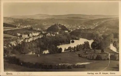 Ak Greiz im Vogtland Thüringen, Landschaftsbild mit Stadtansicht, Fluss, Hügel, Bäume,  Gebäude