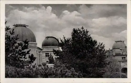 Ak Sonneberg in Thüringen, Sternwarte, Kuppeln, Bäume, Wolken, Schwarz-Weiß-Foto