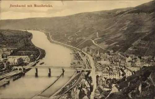 Ak Bernkastel Kues an der Mosel, Aussicht auf  Moselbrücke, Flusslauf, Weinberge