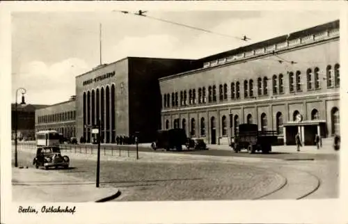 Ak Berlin Friedrichshain, Ostbahnhof, Straßenseite, LKW
