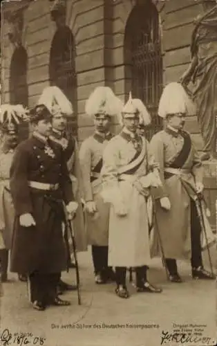 Ak Die sechs Söhne des Deutschen Kaiserpaares, Kronprinz Wilhelm, Paradeuniformen