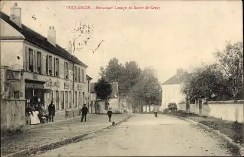 Ak Voulangis Seine et Marne,  Restaurant Lesage, Straße de Crécy, Personen auf der Straße