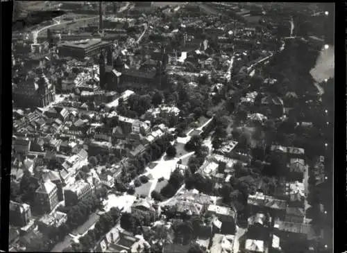 Ak Worms am Rhein,  Luftbild mit Dom, Marktplatz, Rhein und Eisenbahn.