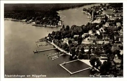 Ak Berlin Köpenick Friedrichshagen, Luftaufnahme des Müggelsees, Boote, Ufer, Häuser