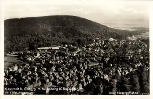 Ak Neustadt bei Coburg Oberfranken, Muppberg, Aussichtsturm, Fliegeraufnahme