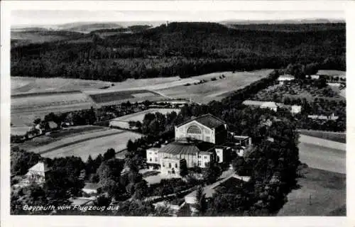 Ak Bayreuth in Oberfranken, Luftaufnahme von  Landschaft, Gebäude