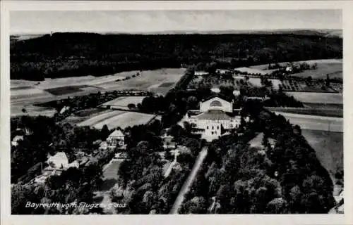 Ak Bayreuth in Oberfranken, Luftaufnahme von  Landschaft, Gebäude, Bäume