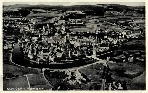 Ak Cham in der Oberpfalz, Luftaufnahme von  Stadtansicht, Fluss, ländliche Umgebung