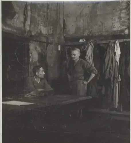 Original Foto Berlin Kreuzberg Umformerwerk U-Bahnhof Hallesches Tor, Arbeiter, um 1945,ca. 12x12 cm