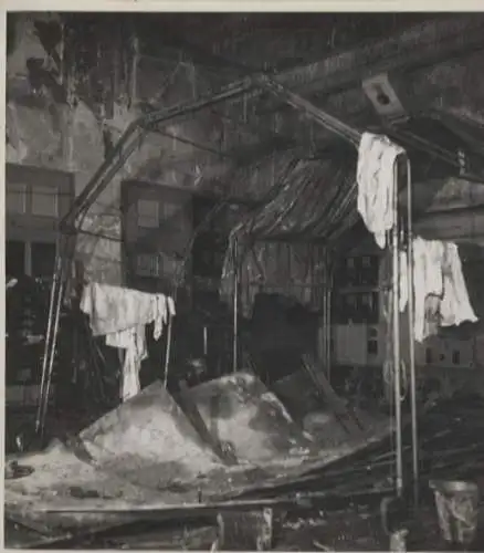 Original Foto Berlin Kreuzberg Umformerwerk U-Bahnhof Hallesches Tor, um 1945, ca. 12x12 cm