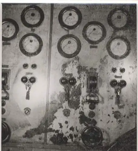 Original Foto Berlin Kreuzberg Umformerwerk U-Bahnhof Hallesches Tor, Messgeräte, 1945, ca. 12x12 cm