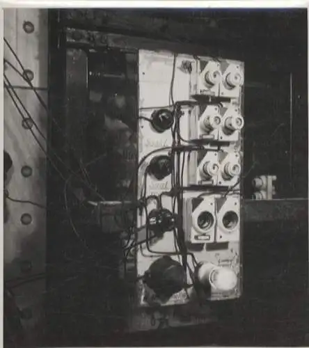 Original Foto Berlin Kreuzberg Umformerwerk U-Bahnhof Hallesches Tor, Sicherungskasten, 1945, 12x12