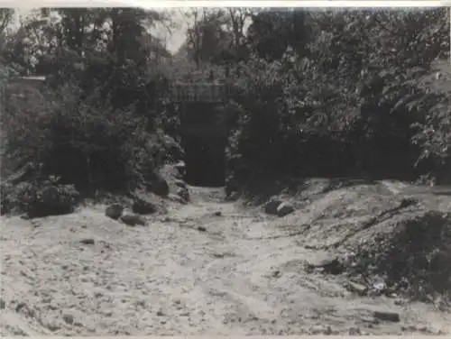 Original Foto Berlin Kreuzberg, Viktoriapark, Bunker, um 1945, ca. 13 x 17 cm